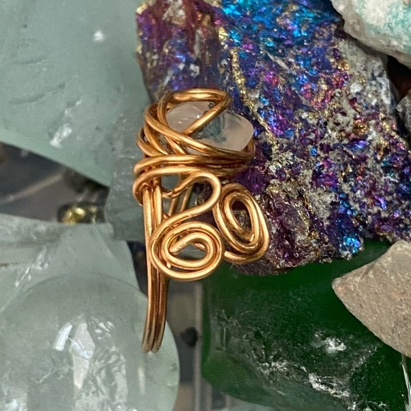 Green Moss Agate with gold toned wrap ring - Picture 2 of 3